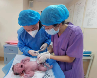 准爸爸全程陪产剪脐带！这个家庭化产房太贴心！